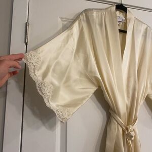 80s/90s Bridal Valentino 100% Silk Robe With Lace Detail and Belt
